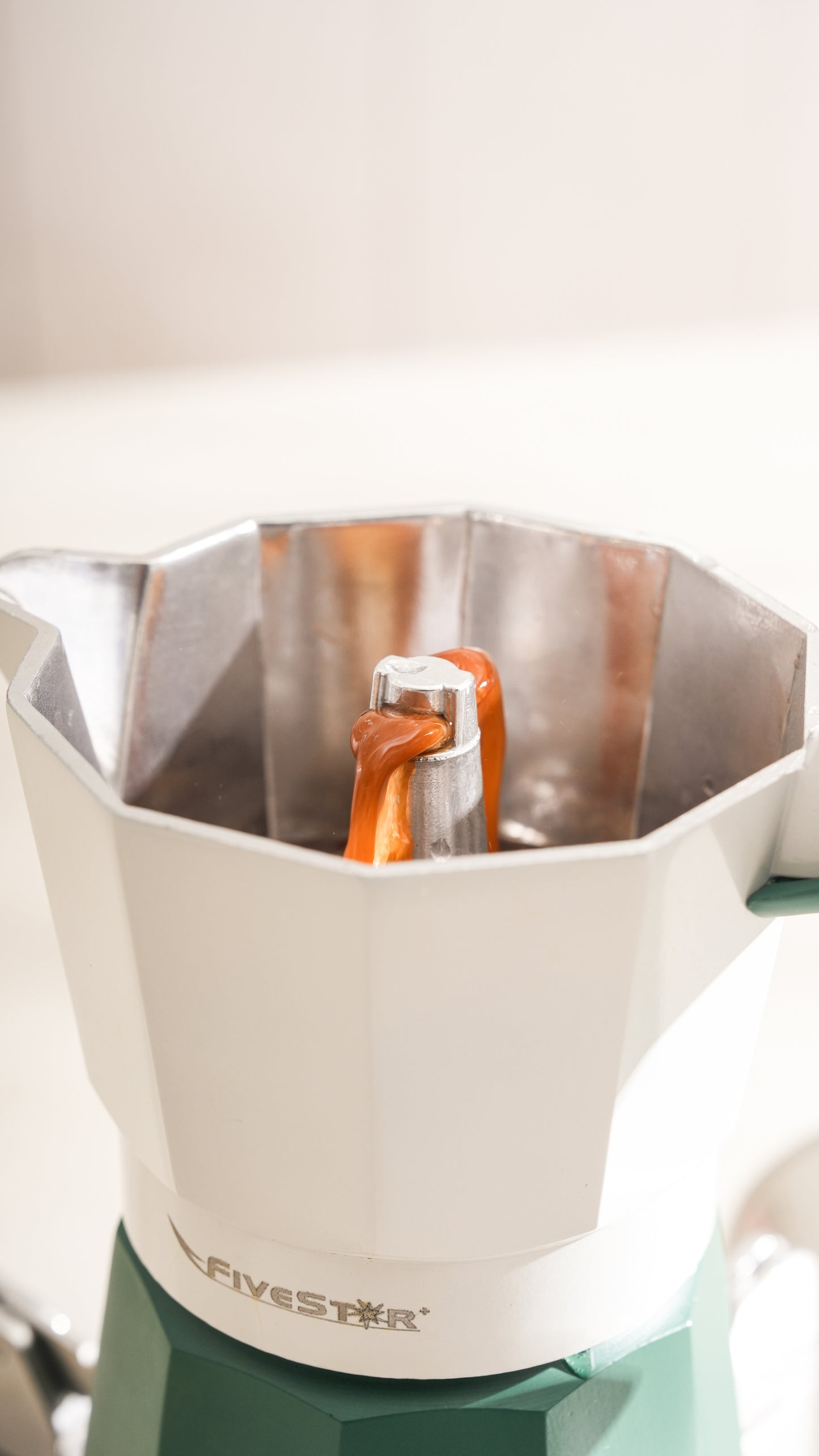 MOKA POT GREEN & WHITE 3-CUP (6 ounces)