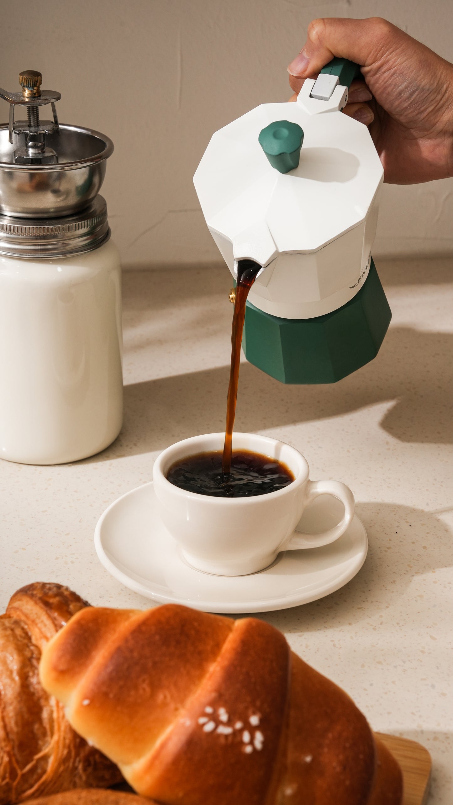 MOKA POT GREEN & WHITE 3-CUP (6 ounces)