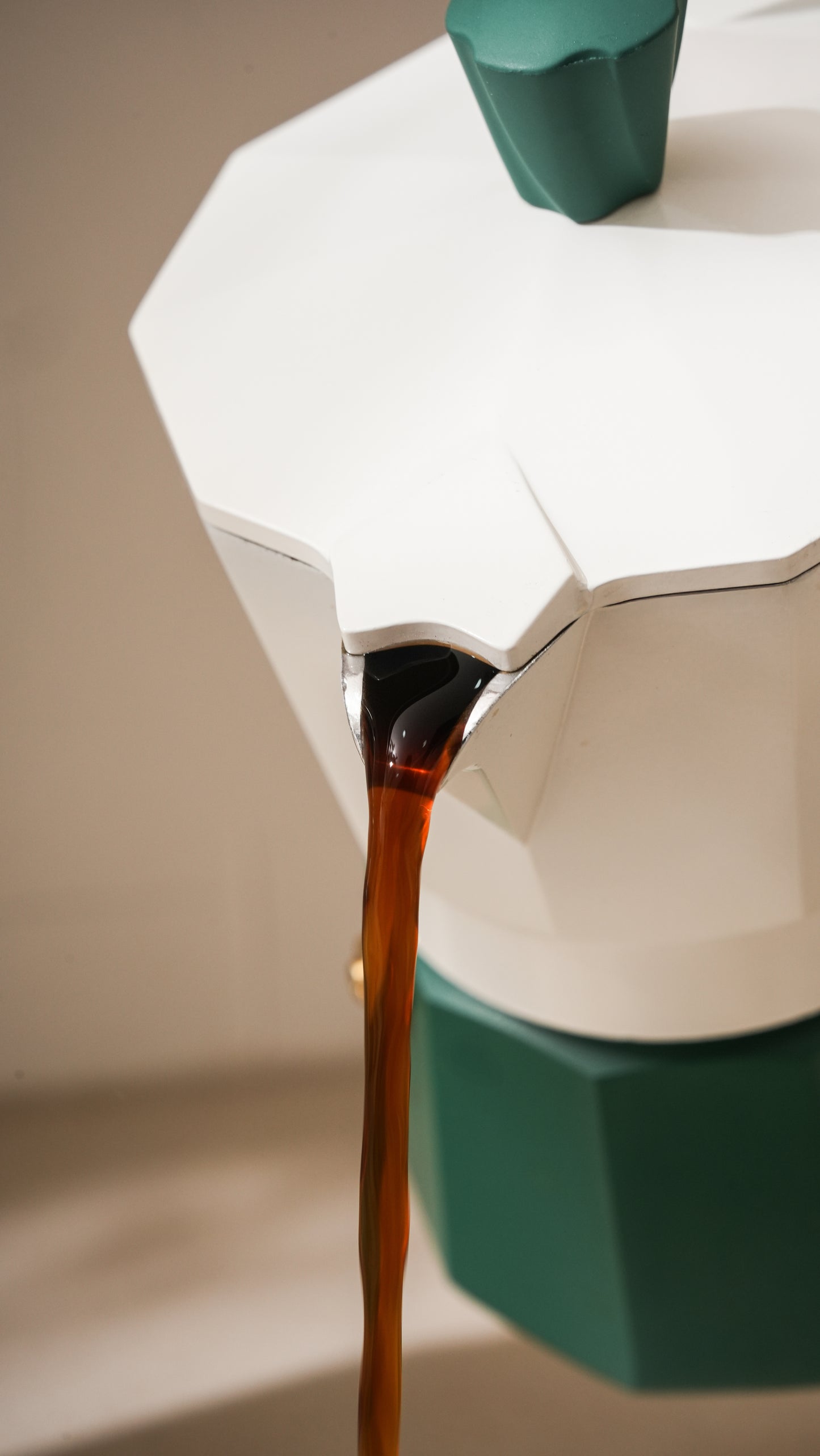 MOKA POT GREEN & WHITE 3-CUP (6 ounces)